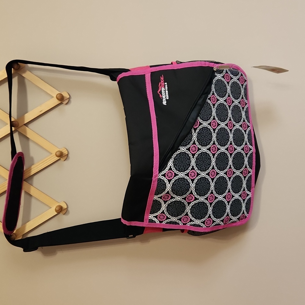 AdventuRidge Essentials messenger bag backpack. Size 16x15"